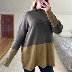Tahari: Green Color Block Mockneck Sweater